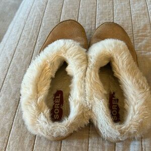Sorel slip ons